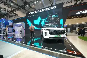 Debut Global di Indonesia, JAECOO J7 SHS-P Usung Teknologi SIVP untuk Parkir Otomatis