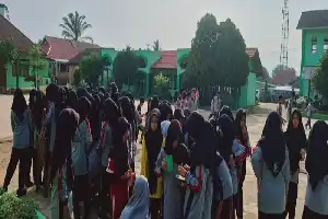 Antisipasi Anemia, MTsN 2 Bungo Bagikan Tablet Tambah Darah untuk Seluruh Siswi