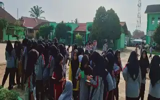 Antisipasi Anemia, MTsN 2 Bungo Bagikan Tablet Tambah Darah untuk Seluruh Siswi