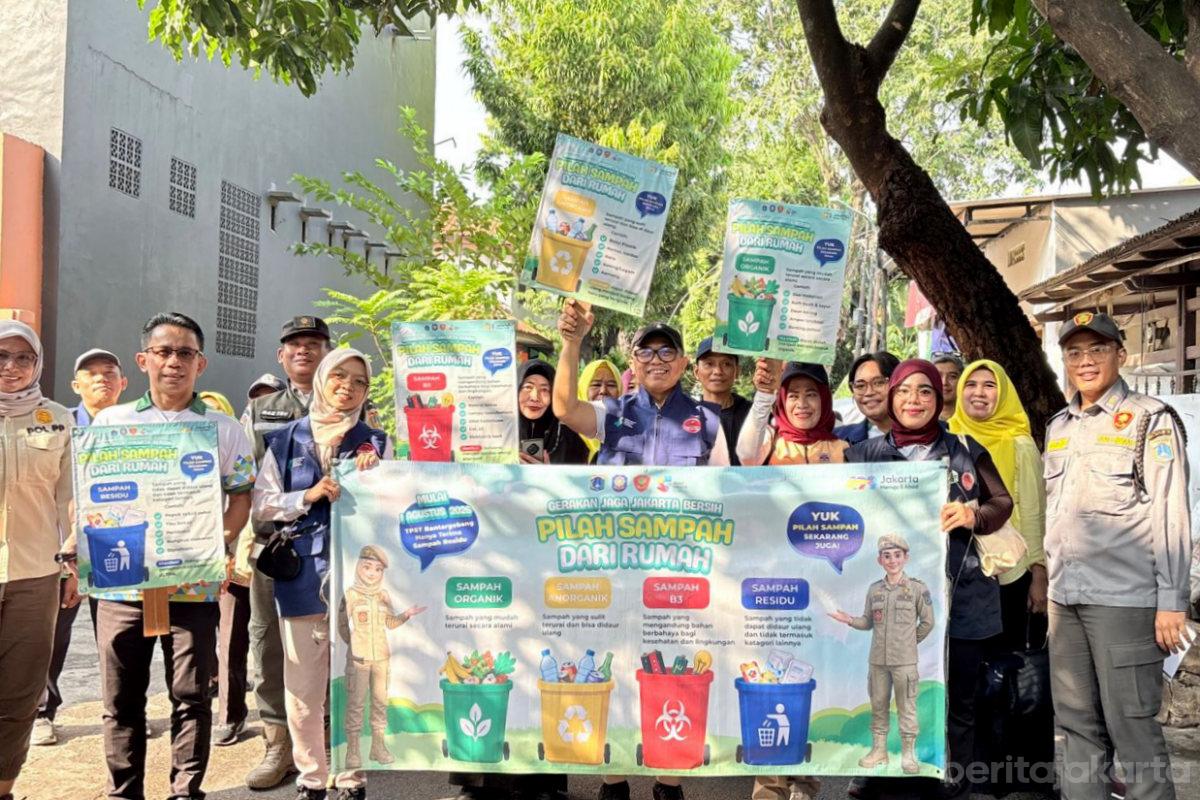 Cegah Lonjakan DBD, Warga Cengkareng Barat Galakkan Pemilahan Sampah Mandiri