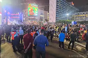 Perayaan HUT ke-81 RI, Ribuan Warga Padati Bundaran HI Saksikan Karnaval Mobil Hias