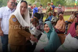 Bupati Natuna Luncurkan Bantuan Pangan dan Dorong Capaian Layanan Kesehatan Gratis di Bunguran Selatan