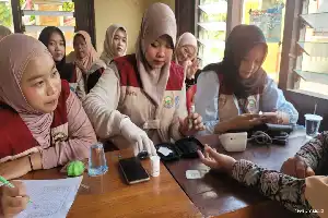 Mahasiswa KKN UMS Turun ke Desa Waru, Edukasi Bahaya Hipertensi dan Beri Layanan Cek Kesehatan Gratis