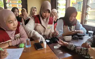 Mahasiswa KKN UMS Turun ke Desa Waru, Edukasi Bahaya Hipertensi dan Beri Layanan Cek Kesehatan Gratis