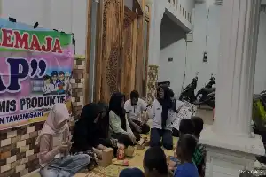 Antisipasi Dampak Gadget, Mahasiswa UMS Gelar Skrining Postur Remaja di Tawangsari Sukoharjo