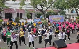 Pererat Silaturahmi, Polrestabes Surabaya Gelar Olahraga Bersama Sambut Hari Bhayangkara ke-80