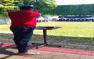 Asah Kemampuan Menembak, Kasat Resnarkoba Polres Tanjung Perak Konsisten Berlatih di Lapangan Polda Jatim