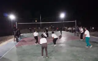 Pererat Kemanunggalan, Ratusan Warga Lamongan Padati Final Turnamen Voli TMMD Ke-129