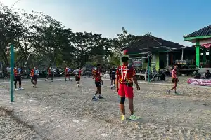 Lewat Turnamen Voli, Satgas TMMD Kodim Bojonegoro Rajut Kebersamaan Warga Kesongo