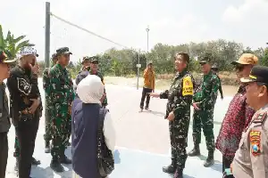 Wujudkan Ruang Olahraga Desa Tlemang, Satgas TMMD 129 Rampungkan Lapangan Voli Representatif