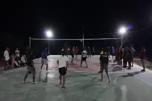 Lapangan Voli Hasil TMMD 129 Kodim Lamongan Jadi Pusat Interaksi Malam Warga Desa Tlemang