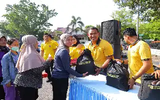 Polda Riau Rayakan Hari Bhayangkara ke-80 dengan Jalan Sehat dan Distribusi 1.000 Paket Bansos