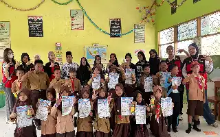 Tekan Risiko ISPA pada Anak, Mahasiswa KKN Unhas Gelar Edukasi Interaktif di SD Negeri 8 Kulo