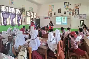 Edukasi Kesehatan Mata Sejak Dini, Mahasiswa KKN Unhas Kenalkan Metode CERAH untuk Siswa SD di Bulucenrana