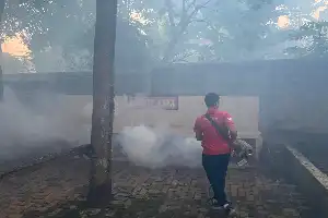 Cegah Wabah DBD, Batalyon Kesehatan 1 Marinir Gelar Fogging Massal di Kesatrian Cilandak