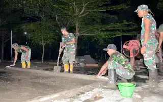 Tingkatkan Kebugaran Personel, Yonif 1 Marinir Lakukan Peremajaan Fasilitas Lapangan Basket
