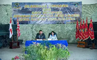 Akhiri Masa Jabatan, Letkol Mar Hayat Tegar Gelar Exit Briefing dan Olahraga Bersama Prajurit Yontankfib 2 Marinir