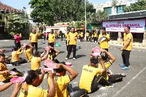 Perkuat Solidaritas Internal, Polres Pelabuhan Tanjung Perak Semarakkan HUT ke-81 RI dengan Lomba Tradisional