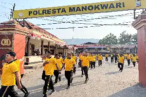 Pererat Solidaritas Internal, Polresta Manokwari Gelar Jalan Santai untuk Jaga Stamina Personel