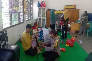 Sinergi Polsek Mojoroto dan Warga Kediri: Bhabinkamtibmas Kawal Layanan Kesehatan di Posyandu ILP