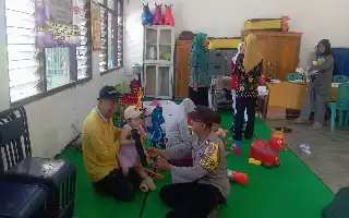 Sinergi Polsek Mojoroto dan Warga Kediri: Bhabinkamtibmas Kawal Layanan Kesehatan di Posyandu ILP