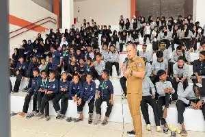 Dorong Literasi Digital, Kadis Kominfo Kendari Ajak Siswa Sekolah Rakyat Bijak Gunakan Gawai