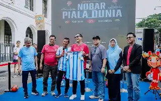 Wali Kota Medan Nobar Piala Dunia di CFD Kesawan, Dorong Anak Muda Aktif Berolahraga