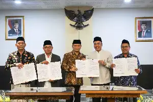 Integrasikan STEM dan Akhlak, Pemprov Jateng Salurkan Beasiswa untuk Santri