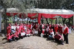 Peringatan HUT RI ke-81: Ratusan Ibu-Ibu di Banda Aceh Unjuk Kekompakan dalam Lomba Olahraga Tradisional
