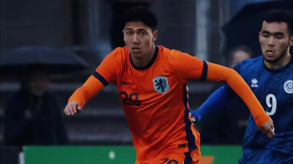 Julian Oerip Pakai Jersey Garuda, PSSI Siap Rekrut Gelandang AZ Alkmaar?