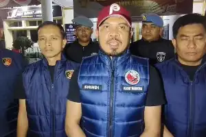 Razia Hiburan Malam di Cirebon: Tiga Pengunjung Positif Sabu dan Puluhan Botol Miras Disita