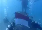 Peringati HUT ke-81 RI, PB POSSI Kibarkan Bendera dan Tanam Karang di Bawah Laut Pemuteran Bali