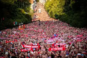 Sambutan Meriah Warga Oslo Warnai Kepulangan Skuad Norwegia Pasca-Piala Dunia