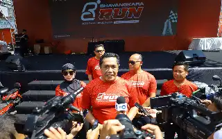 Polda Sulsel Rayakan HUT Bhayangkara ke-80 dengan Olahraga Bersama Ribuan Warga Makassar