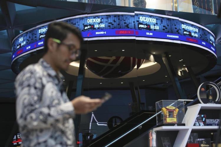 IHSG Dibuka Menguat ke Level 5.893 di Awal Pekan
