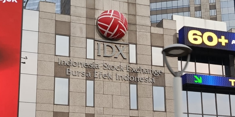 Dinamika Pasar Modal: IHSG Fluktuatif di Sesi Pertama, Sektor Kesehatan dan Teknologi Menguat