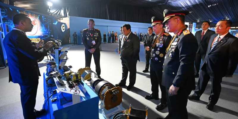 Presiden Prabowo Tinjau Kemandirian Teknologi dan Alutsista Produksi Dalam Negeri di Pameran Bhayangkara