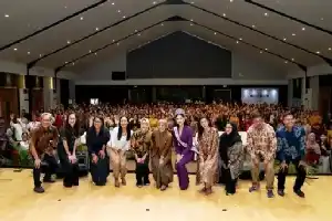 Transformasi Peran Pendidik: Garda Terdepan Literasi Digital Generasi Muda