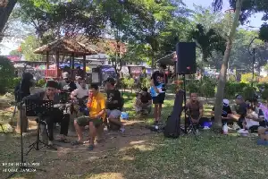Geliat Seni di Taman Wijaya Kusuma: Komunitas Band Sampang Hidupkan Suasana CFD