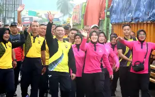 HUT Bhayangkara ke-80 di Batanghari Dirayakan dengan Jalan Santai dan Olahraga Bersama Warga