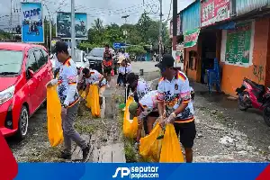 Fans Jerman Timika Ajak Warga Jaga Kota Lewat Olahraga dan Aksi Bersih Sampah