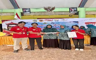 Tingkatkan Daya Saing, Mahasiswa Untag Surabaya Bekali UMKM Raci Kulon Teknologi Pengemasan Vakum