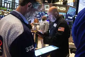 Bursa Wall Street Rebound: Indeks Dow Jones Catatkan Rekor Penutupan Tertinggi
