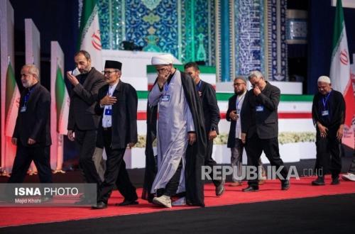 Prosesi Pemakaman Ayatollah Ali Khamenei: Gelombang Dukacita Jutaan Warga Iran