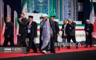 Prosesi Pemakaman Ayatollah Ali Khamenei: Gelombang Dukacita Jutaan Warga Iran