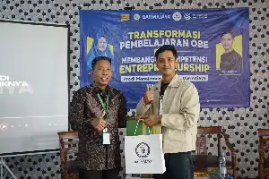 Pemilik Mowgrill Berbagi Pengalaman Jatuh Bangun Merintis Bisnis di Hadapan Mahasiswa IIB Darmajaya
