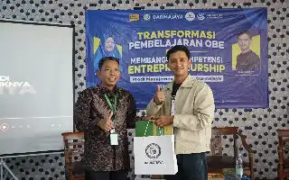 Pemilik Mowgrill Berbagi Pengalaman Jatuh Bangun Merintis Bisnis di Hadapan Mahasiswa IIB Darmajaya