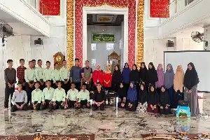 Dosen Hukum Bisnis IIB Darmajaya Sosialisasikan Protokol Keamanan di Ponpes Riyadhus Sholihin
