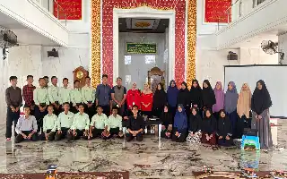 Dosen Hukum Bisnis IIB Darmajaya Sosialisasikan Protokol Keamanan di Ponpes Riyadhus Sholihin