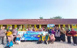 BGTK Lampung Gandeng Dosen IIB Darmajaya Latih Guru Tulang Bawang Operasikan Papan Interaktif Digital
